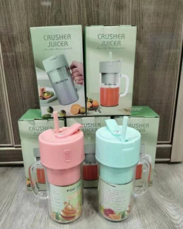 Crusher juicer with straw